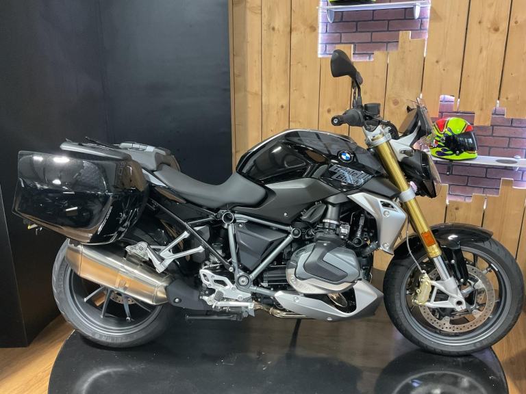 image for BMW R 1250 R SE Triple Black 2024 One Lady Owner! Just 1572 Miles! Immaculate!