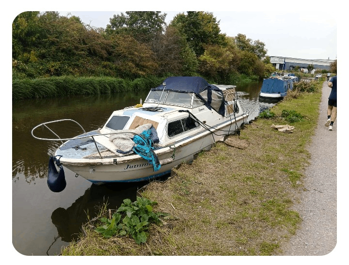 Cruiser, canal boat live aboard 