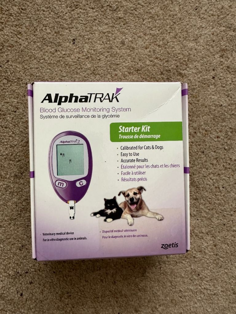 Alphatrak 2 Diabetic Blood Glucose Monitoring system starter pack with carry case, for pets
