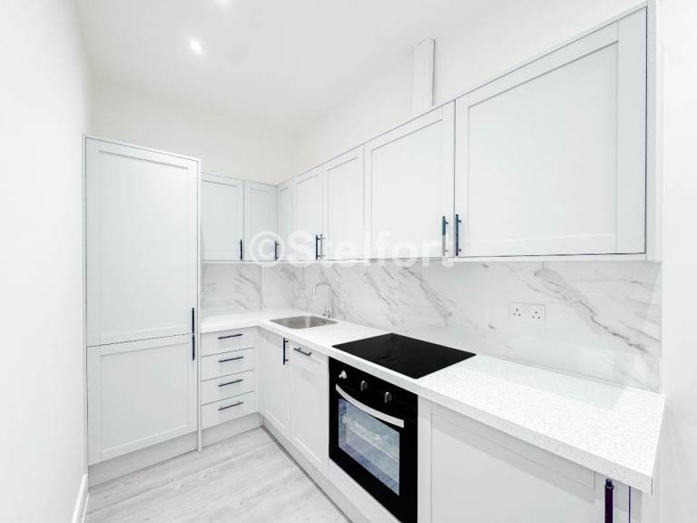 1 bedroom flat in Archway Road, London N6