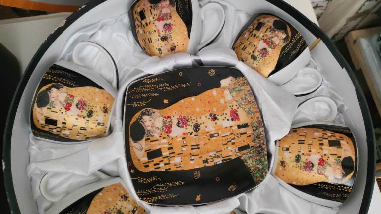 Set 6 plates & 6 cups"Kiss"  