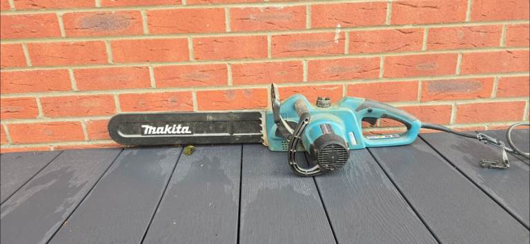 Makita electric chainsaw