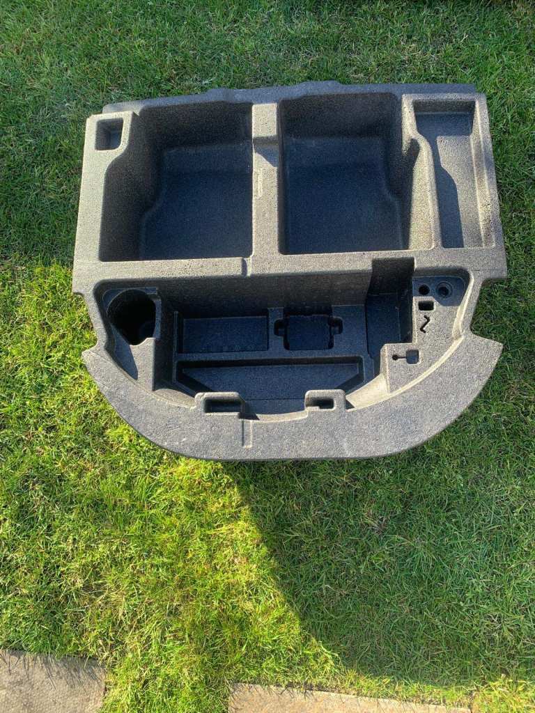 SKODA SUPERB TOOL KIT TYRE TRAY ESTATE 2015-2024.