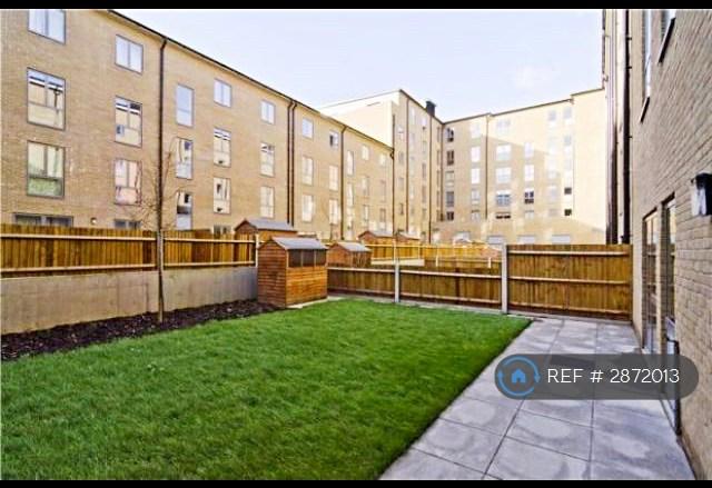 2 bedroom flat in Chris Pullen Way, London, N7 (2 bed) (#2872013)