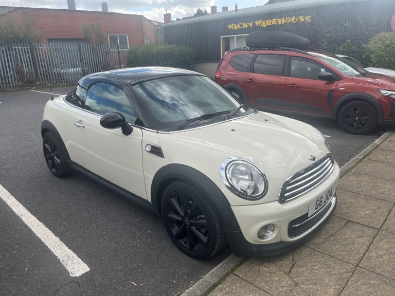 Absolute bargain mini Cooper two seater start and drive perfect petrol manual