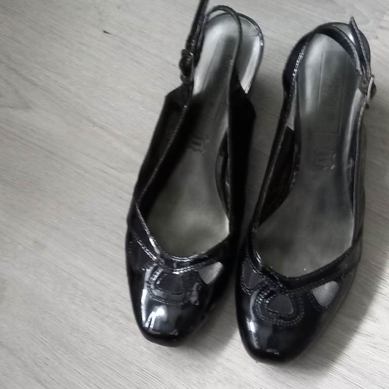 Footglove wider fit black patent leather woman's shoes size 6