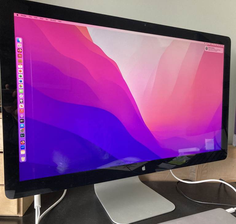  Apple screen monitor 27 inches in perfect cosmetic and working condition