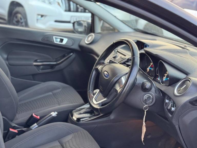 2013 Ford Fiesta 1.6 Zetec 5dr Powershift HATCHBACK PETROL Automatic