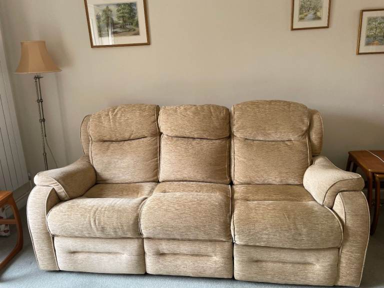 Parker Knoll Boston Electric Recliner