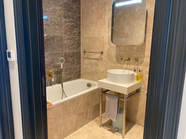 2 bedroom,one ensuite NW4