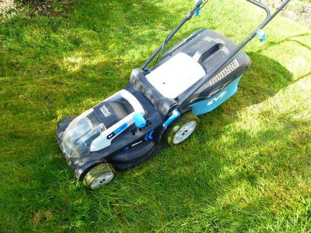 MAC ALLISTER  36v  CORDLESS  LAWN MOWER +  2x 36v  Lithium BATTERIES & CHARGER