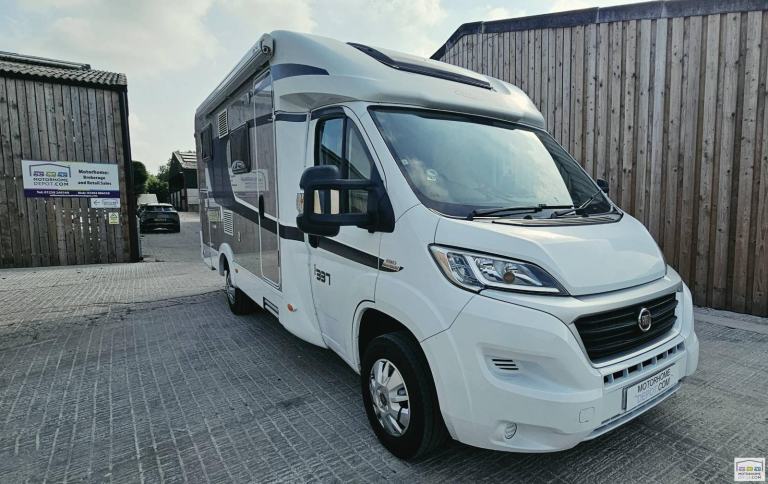 Carado T337 motorhome 2015 45k 2/3 berth 4 belts 3500kgs 