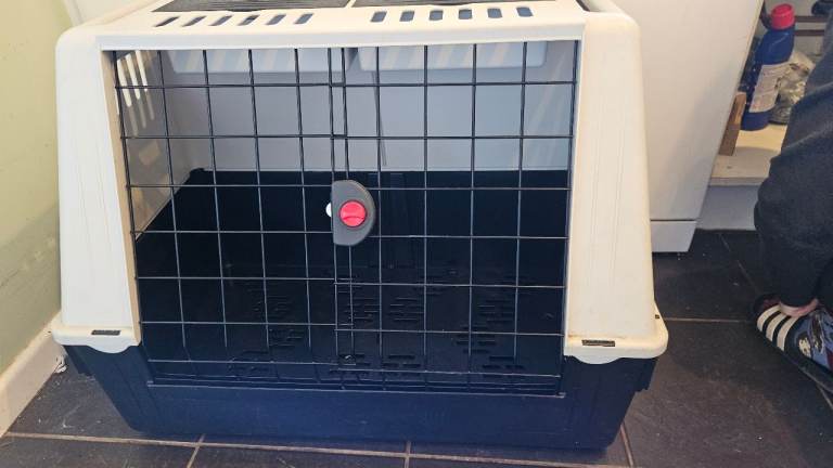 Ferplast Atlas 80 Car Carrier Pet Crate, Dog / Cat, Small / Medium 