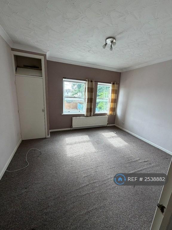 1 bedroom flat in Grand Court, Gillingham, ME7 (1 bed) (#2538882)