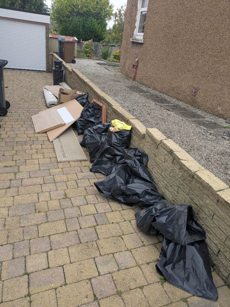 RELIABLE RUBBISH REMOVAL - HOUSE/GARAGE/GARDEN CLEARANCE - BINS EMPTIED - COUCH/MATTRESS UPLIFT