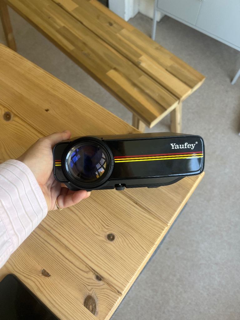 Yaufey Mini Projector - Black, Good Condition