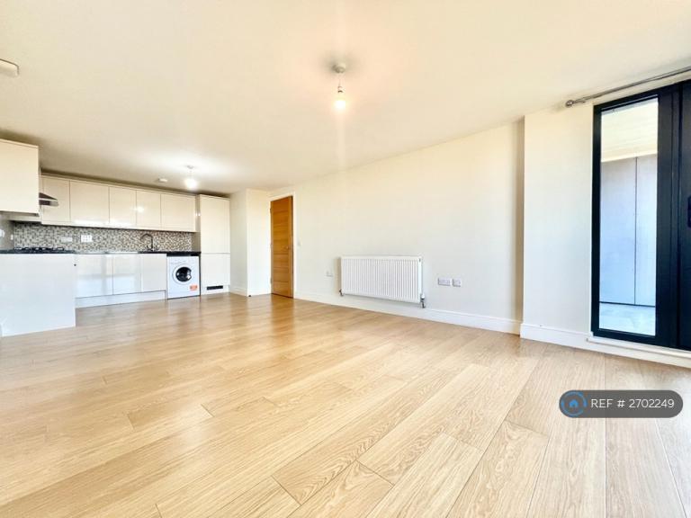 1 bedroom flat in Charter House, Ilford, IG1 (1 bed) (#2702249)