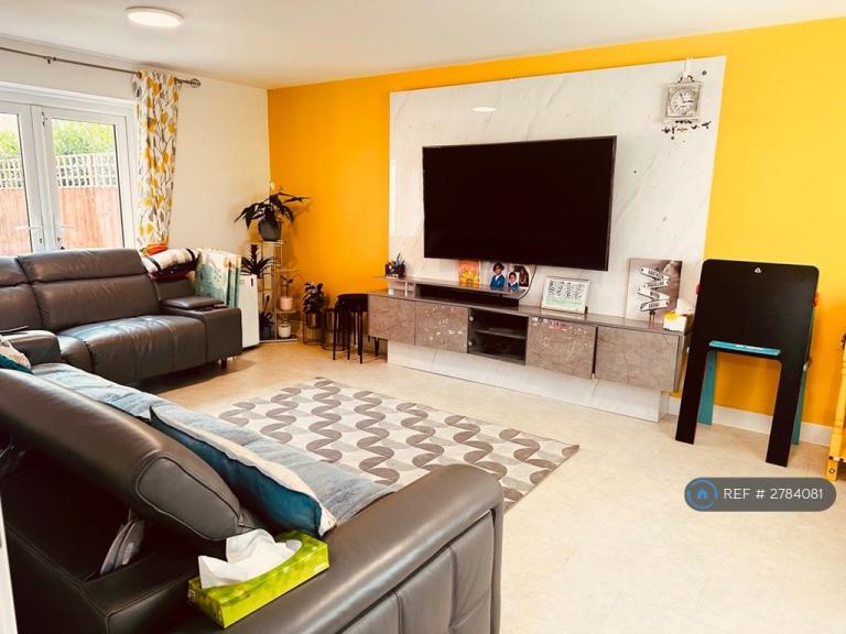 4 bedroom house in Bedford St, Swindon, SN4 (4 bed) (#2784081)