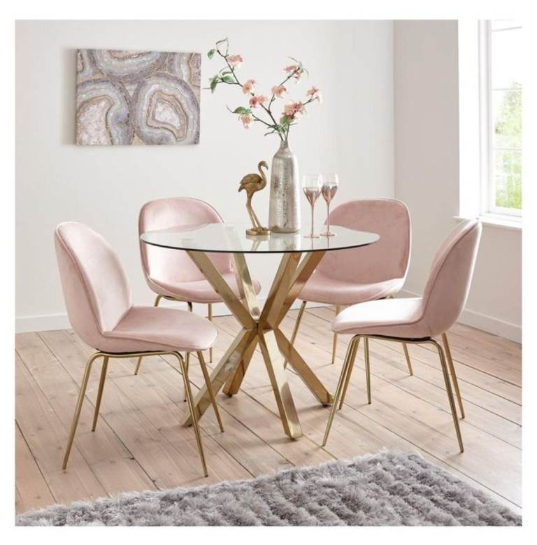 Michelle Keagan table and chairs