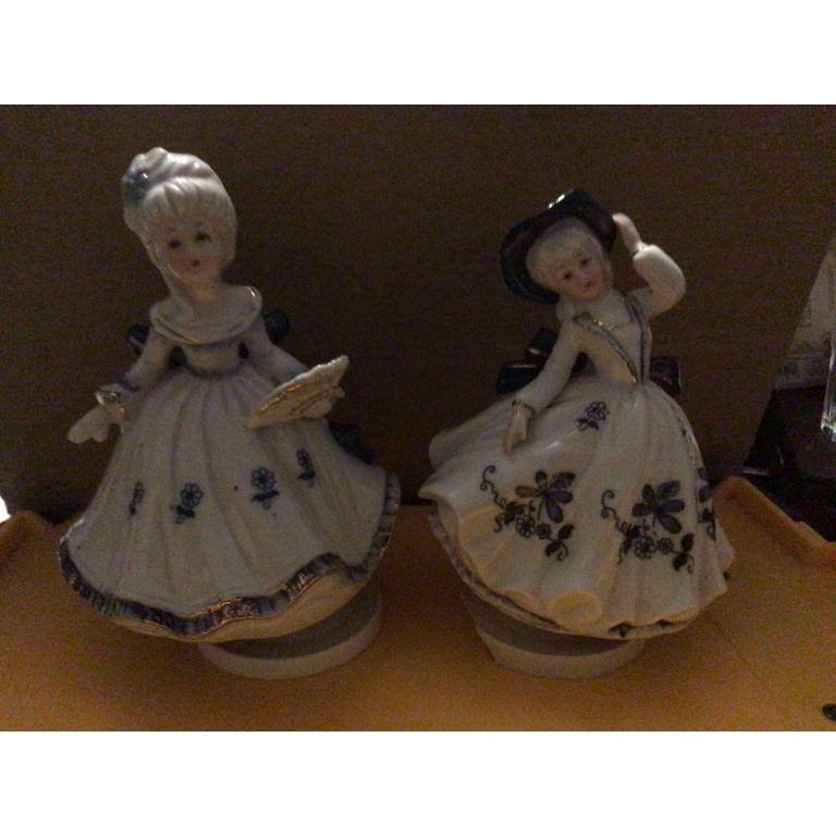 2 x musical blue and white porcelain figurines 