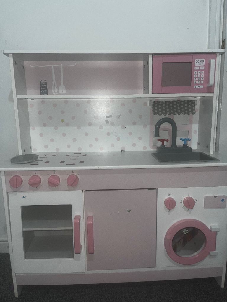 Free kitchen set toy
