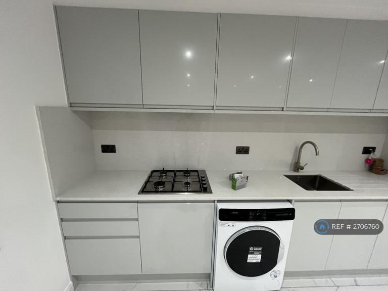 3 bedroom flat in Long Lane, Croydon, CR0 (3 bed) (#2706760)