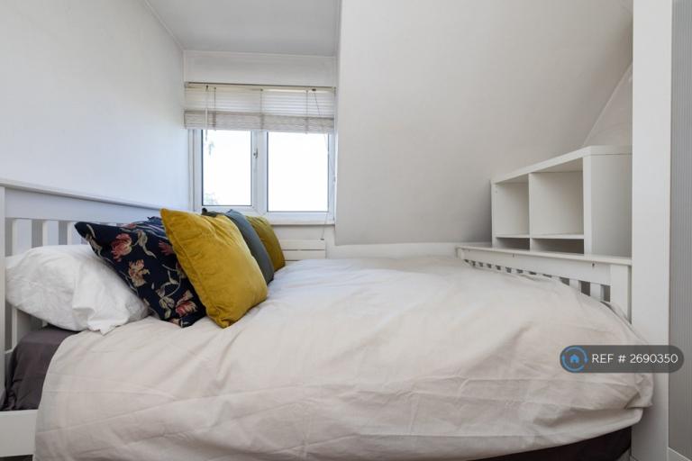 1 bedroom in Greenwich South Street, London, SE10 (#2690350)
