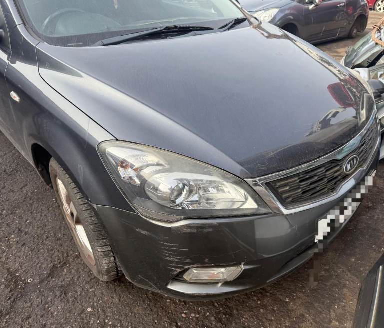 Breaking spare parts kia ceed black