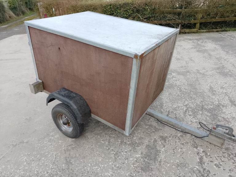 Dog trailer