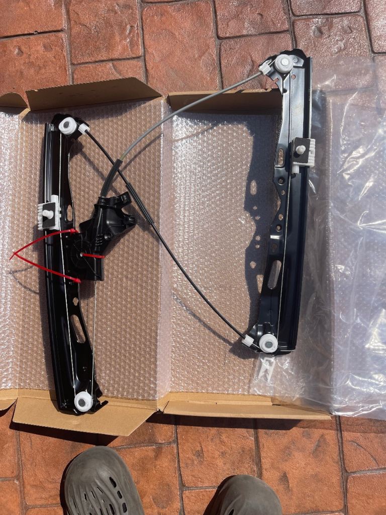 Peugeot 308 Window regulator front nearside.