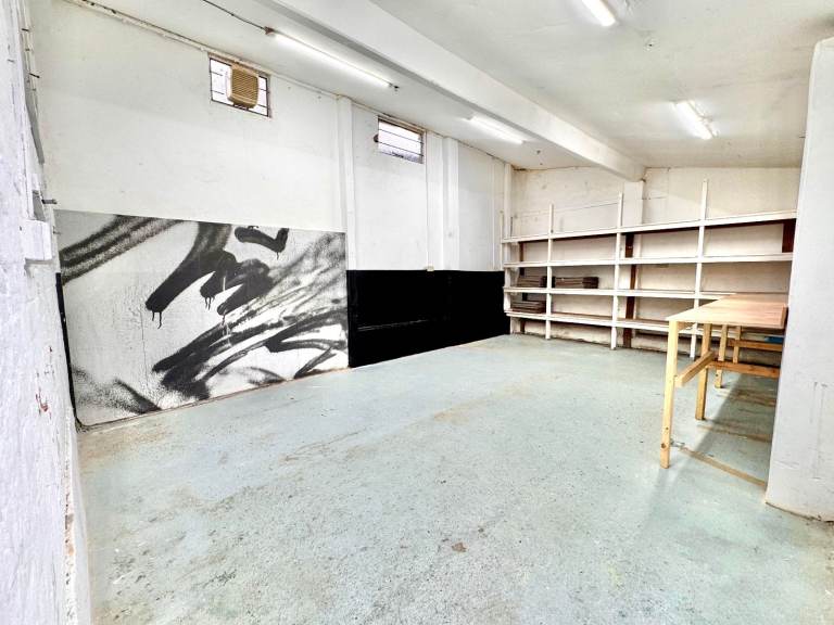 Large, secure workshop / studio / storeroom to rent in Winton