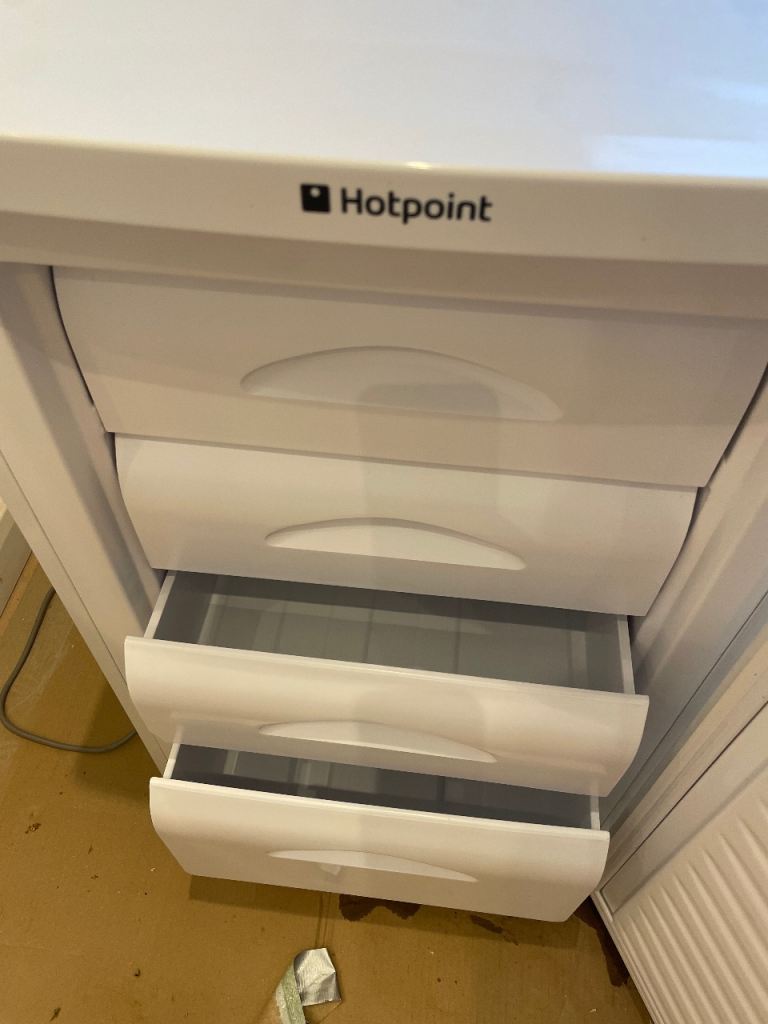 Hotpoint Freestanding Freezer, White, Under Counter