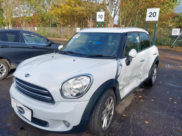Breaking MINI COUNTRYMAN 2.0 DIESEL 2015 STOCK NUMBER VY51