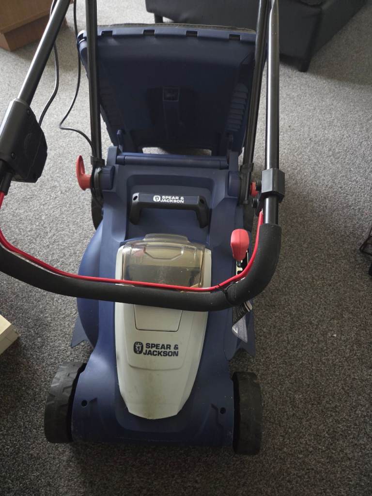 Battery power lawnmower