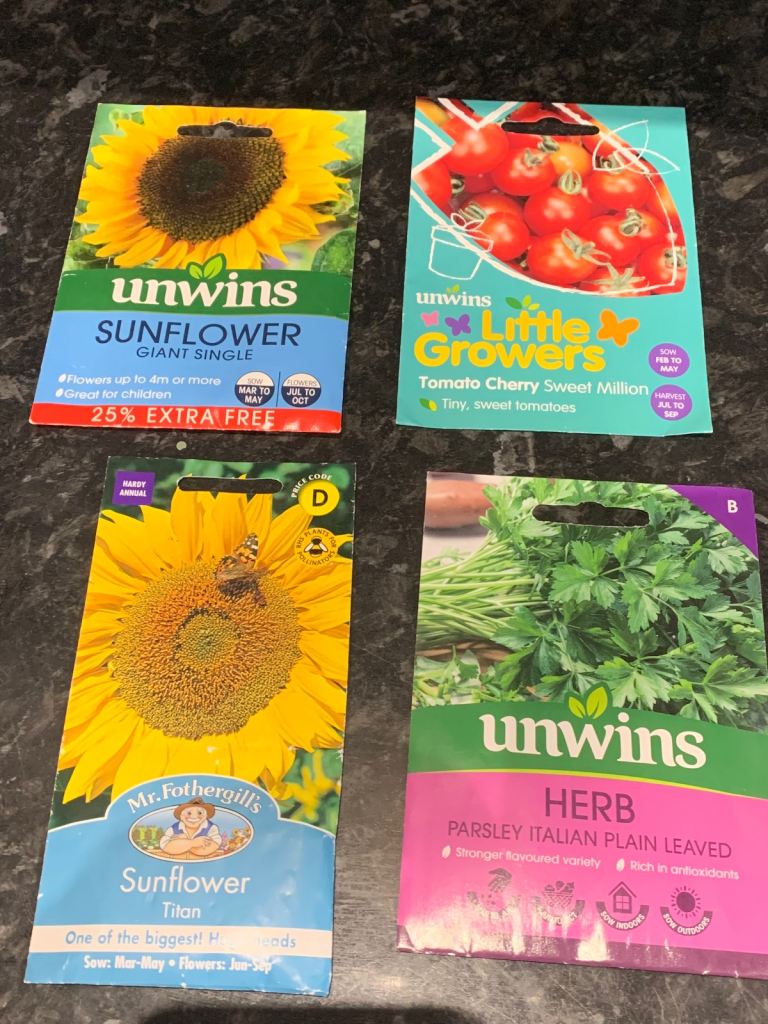Flower/vegetable seeds x 4