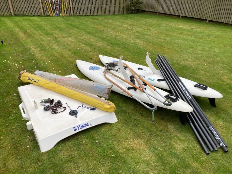 Bi-Planche and twin windsurfers
