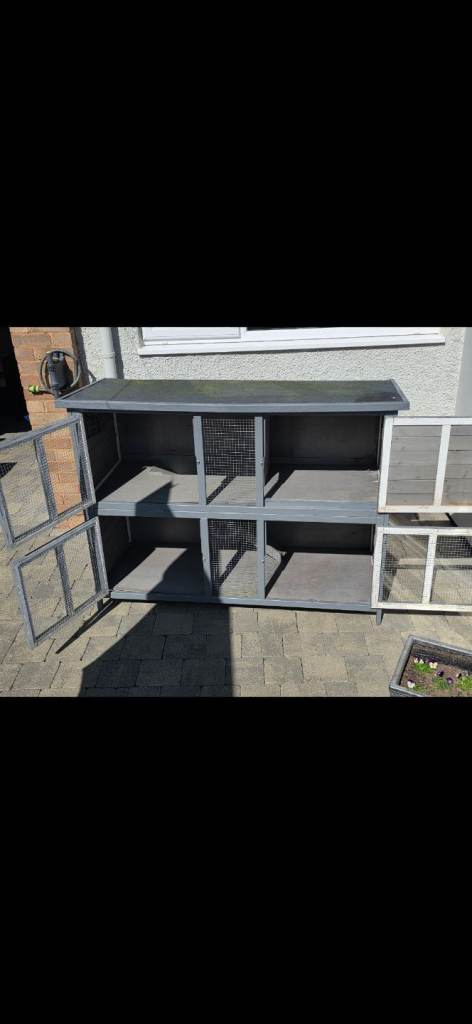 Guinea pig /rabbit hideaway hutch