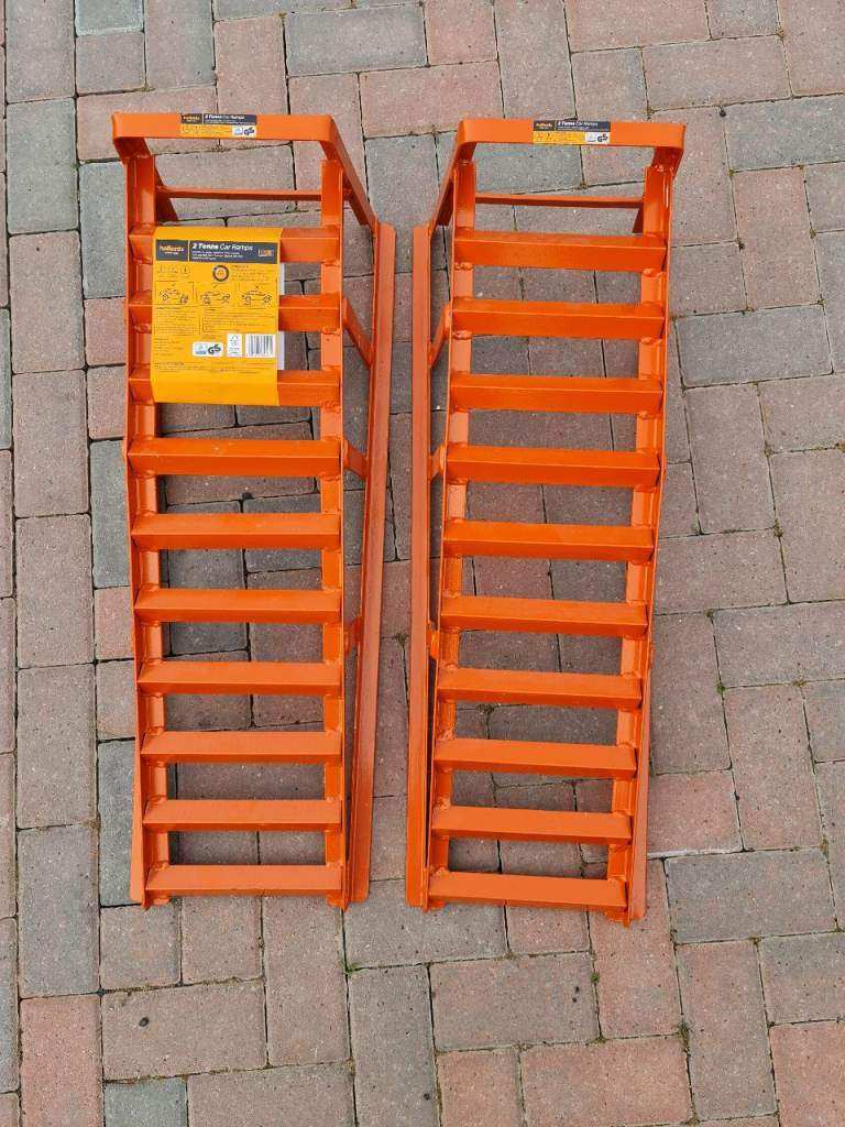 Halfords  2 ton car ramp 