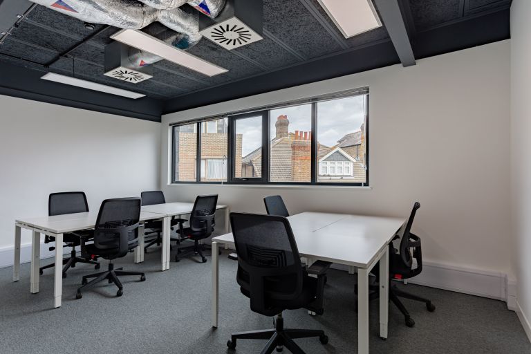 London - TW110JR \ Private Office for 4 Workstations