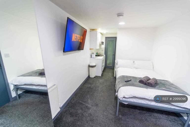 Studio flat in Dale Road, Birmingham, B29 (#2999096)