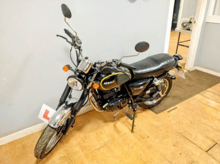 Herald Classic 125cc FREE CBT