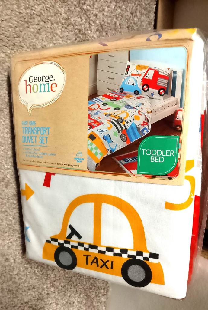 BRAND NEW TODDER BED TAXI PRINT DUVET SET IN PACKAGE 