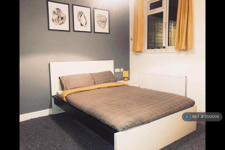 1 bedroom in Osborne Road South, Southampton, SO17 (#2512005)