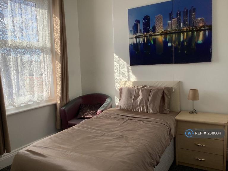 Studio flat in Windsor Crescent, Bridlington, YO15 (#2811604)
