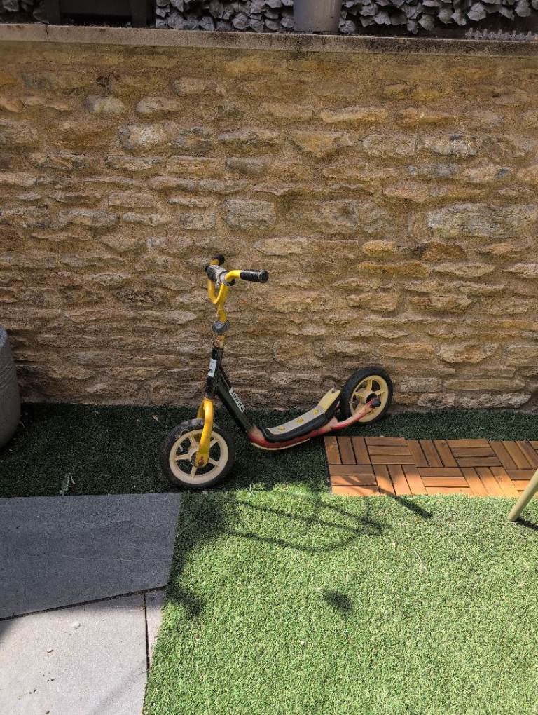 Kids scooter - well loved !! Free to good home 🥰