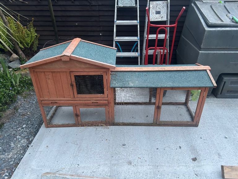 Rabbit hutch 