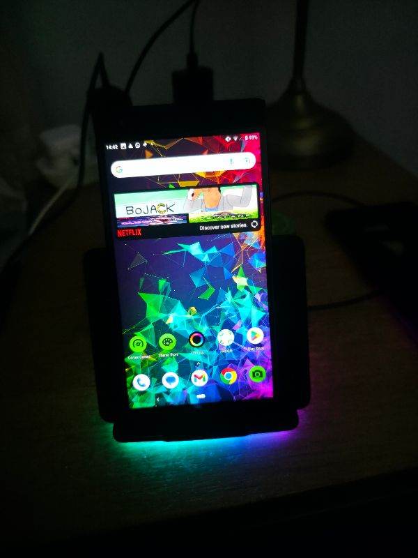 Razer Phone 2 + Original RGB Wireless Charging Pad – Working
