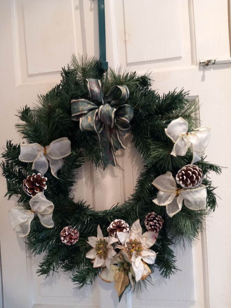 LARGE CHRISTMAS DOOR WREATH 