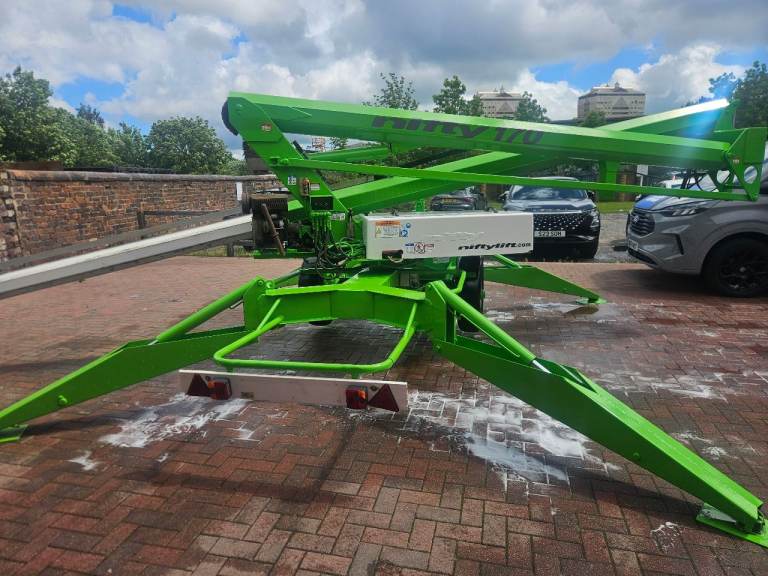 Nifty 170 toable Cherry picker.