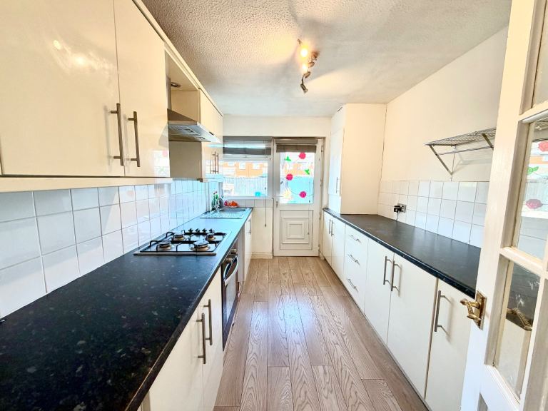 🏡 Spacious 3-Bedroom with 2 dining room House to Rent in Grangetown, Cardiff